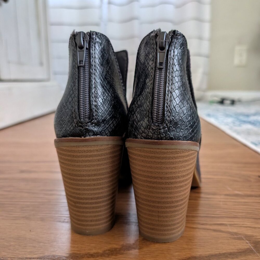 DV8 Dolce Vita Grey Suede Booties, Women's Size 8 - Picture 2 of 6
